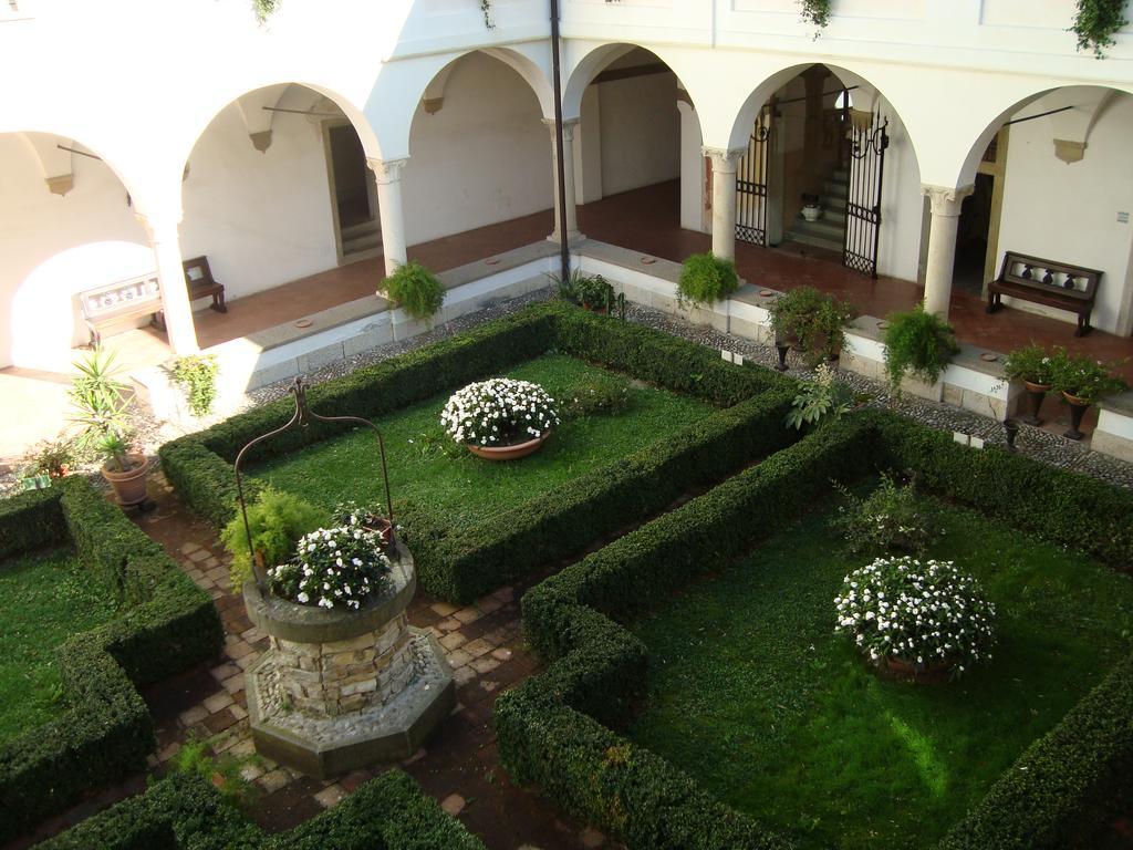 Hotel Castello Degli Angeli Carobbio degli Angeli Zimmer foto